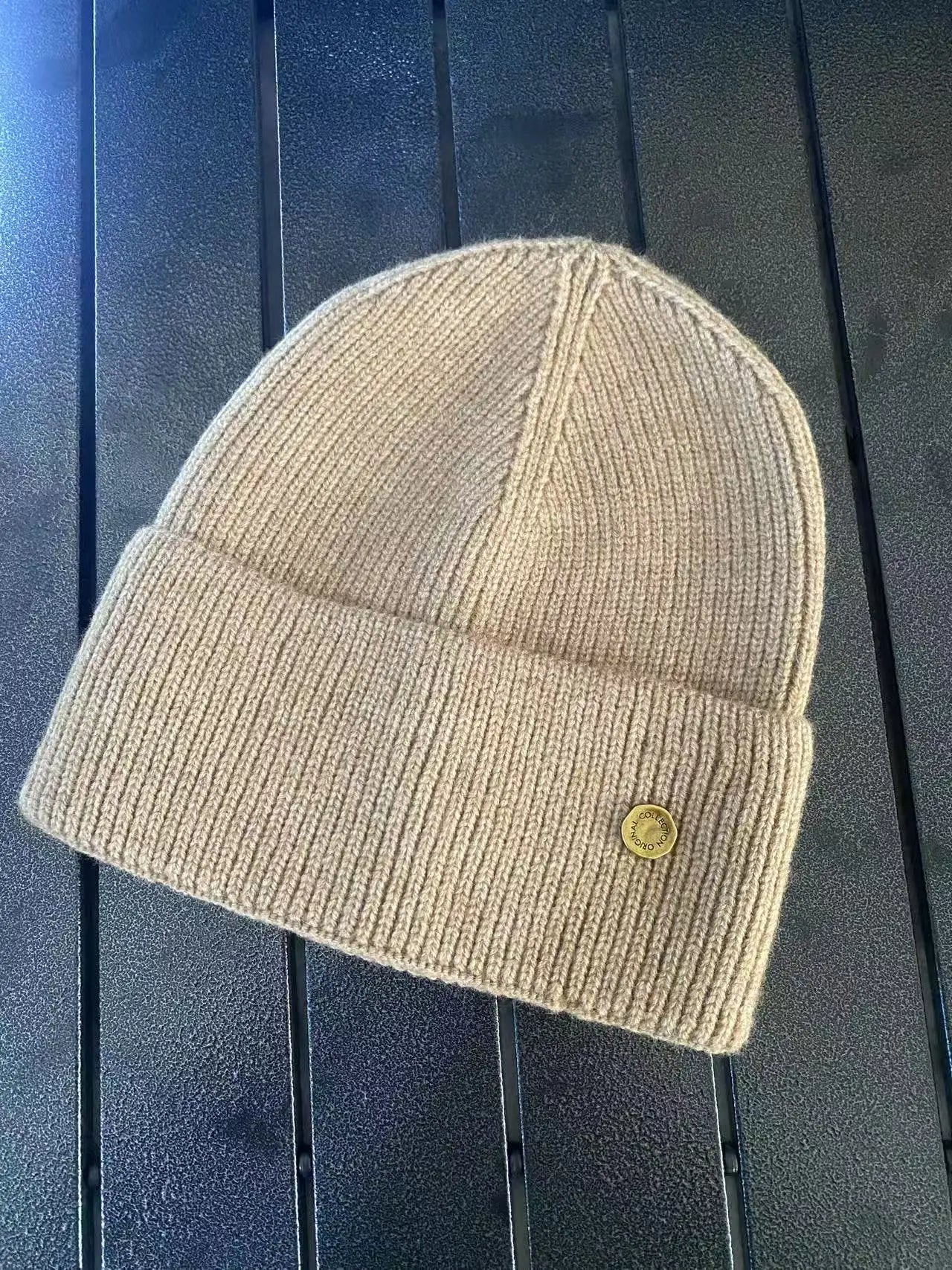 SolidcolorKorean knitted hat metal standard woolwomen's autumn andwinter Internet celebrityversatilewarmknitted windproof hatnew