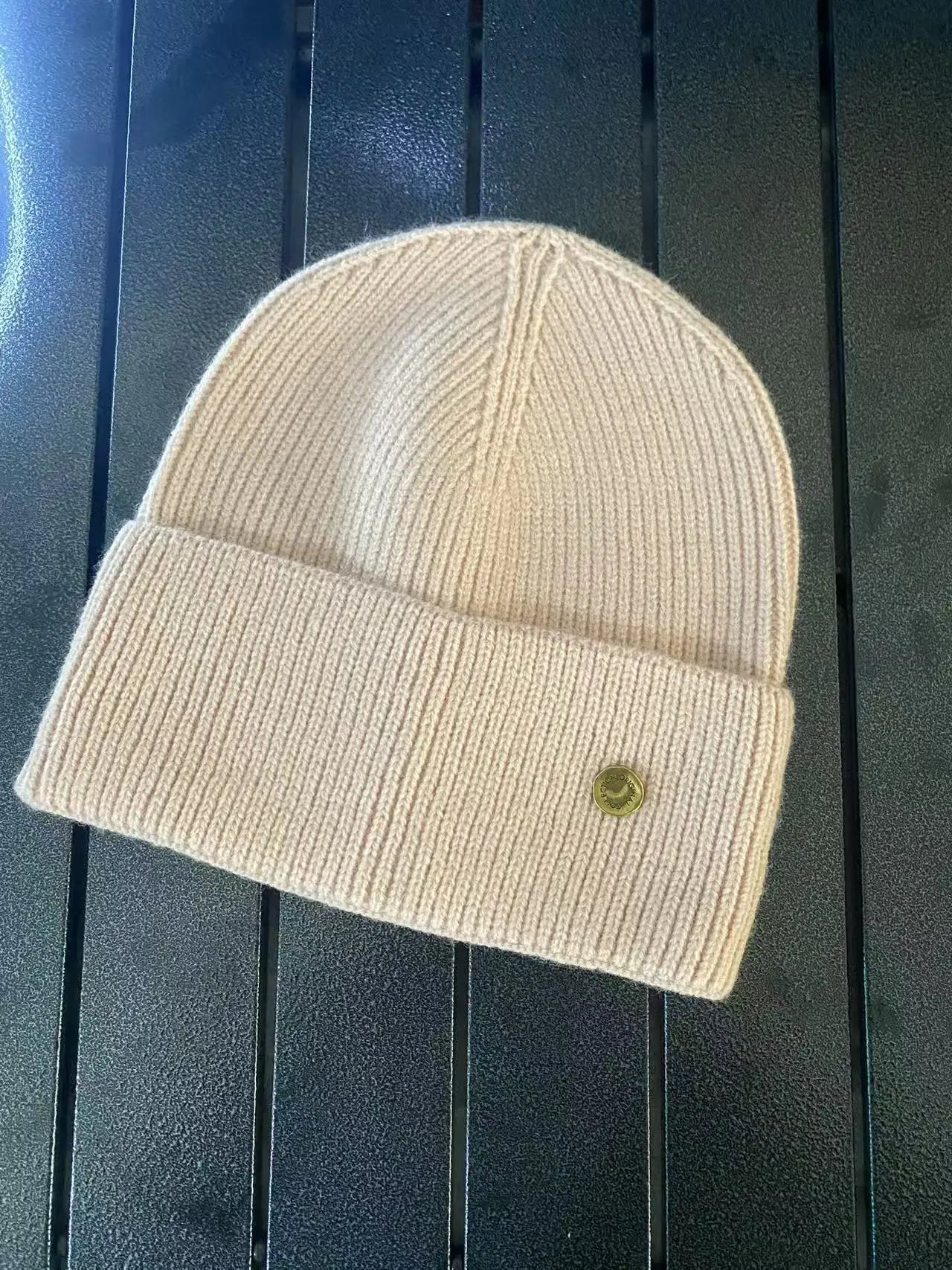 SolidcolorKorean knitted hat metal standard woolwomen's autumn andwinter Internet celebrityversatilewarmknitted windproof hatnew