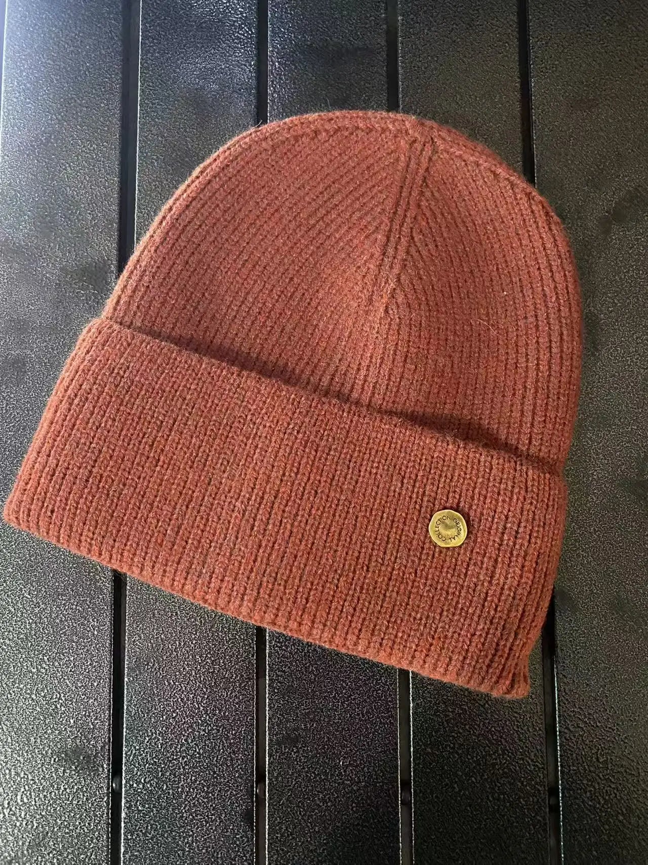 SolidcolorKorean knitted hat metal standard woolwomen's autumn andwinter Internet celebrityversatilewarmknitted windproof hatnew